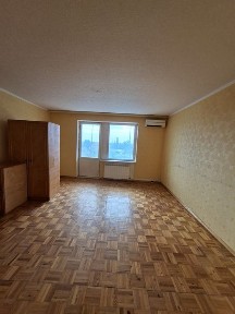 Продам велику 3х кімнатну квартиру, вул. Рожева.