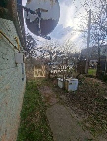 Продаж половини будинку на 5 сотках землі