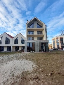 Продаж чотирьохповерхового будинку