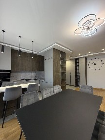 Супер ціна за квартиру. Продаж. Плоша 143 м2 + кладова