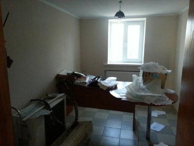 Будівлі вільного призначення на огороженій території.