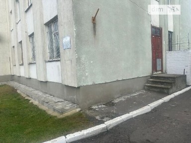 Продаж офісного приміщення 118 кв. м. на 1 поверсі на вул. Почаївська 17, одноповерхова будівля • ID 34778024