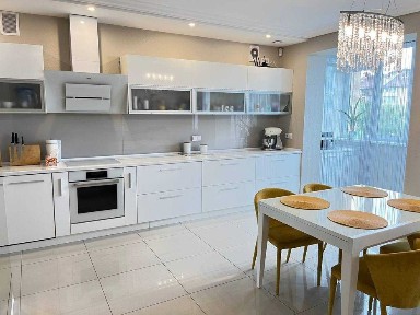 Шикарна квартира в центрі міста, площа 133м (кухня-вітальня і 3 кімнати)