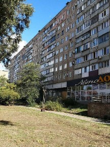 Продам 3 кімнатну квартиру вул. Блюхера /П. Дорошенка/