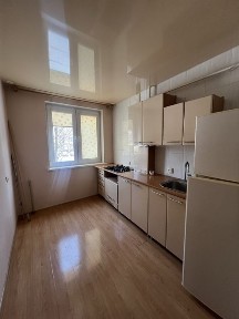 Продам 2 кімнатну квартиру 5-Зарічний будинок 25.
