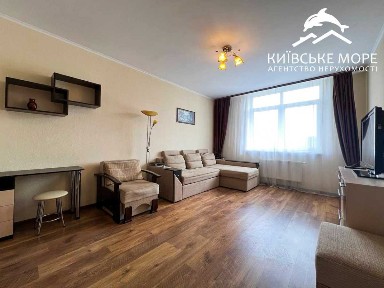 Київ, Воскресенська вул., 14Б