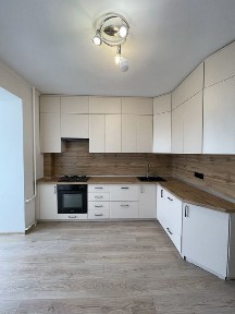 Продається Велика 2х Кімнатна Квартира на Сосновому