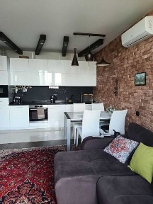 Продаж великої 2-кім. квартири з ремонтом в 5 хвилинах від метро, вул. Юрія Іллєнка (Мельникова), новий ЖК. Центр міста.