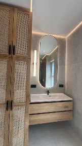 Продаж затишного будинку New Willage, деревяна мебель