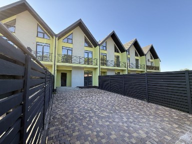 • Таунхаус із ГАЗОМ у Стоянці | 90 м² + мансарда | Розтермінування до 3 років!