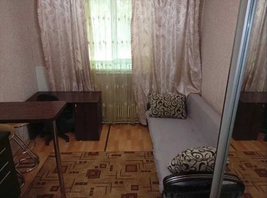 Продам квартиру-студію на Нових Будинках, метро 3 хвилини пішки