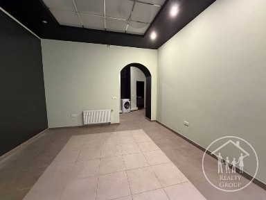 Оренда квартири біля Університету І. Франка, яку можна омеблювати під свої вподобання