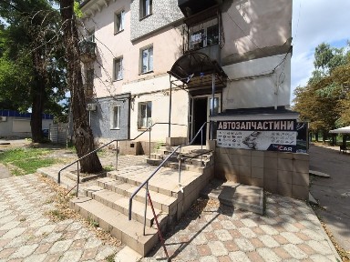 Продаж магазину. Площа Шахтарської слави. 1 Міська лікарня.