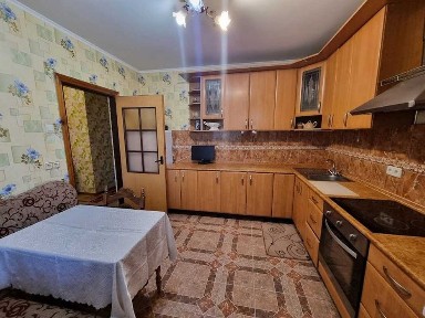 Оренда великої 3кімнатної квартири на Григоренка