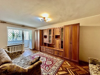 Вулиця Ак. Шалімова, 26 Квартира з косметичним ремонтом, 2 поверх, газ. Хороша інфраструктура - НАУ, Політех.