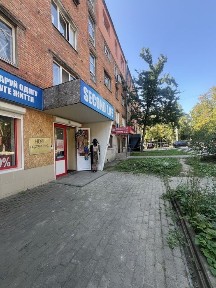 Сдам помещение 110 кв м 1 этаж жилого дома Тобольская центр пр Науки