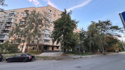 Здам фасадне приміщення 50 кв. м. біля Фори