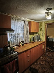 Продаж будинку, зімельною ділянкою.