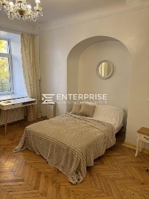 Продаж 1к квартири у царському будинку вул. Володимирська