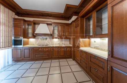 Продаж квартири, вул. Пирогова, м. Університет, Шевченківський