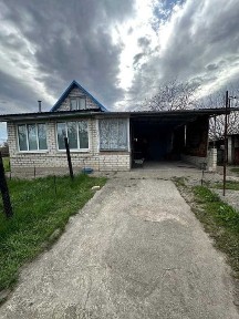 Новий будинок, в передмісті Полтави, з великою ділянкою, та зручностями