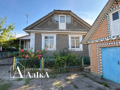 Продам просторий будинок неподалік міста