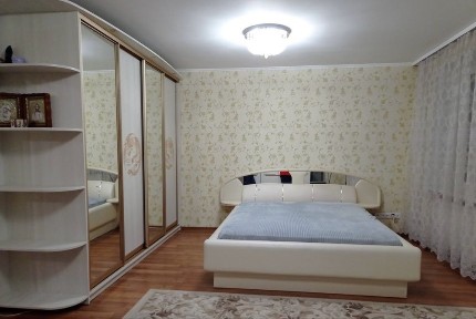 Продається укомплектований двоповерховий будинок на Старому місці. Вінниця
