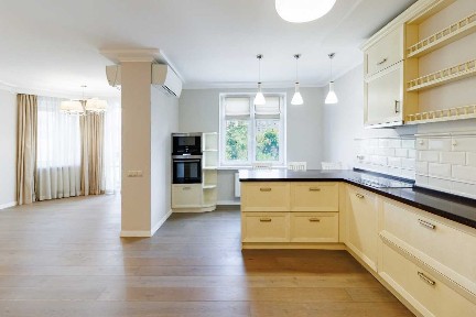 Продаж 4-кімнатної квартири 143.5 м², Дмитрівська вул., 75