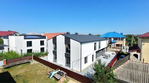 ПРОДАЖТЬСЯ сучасний квадродуплекс з власною земельною ділянкою та заїздом