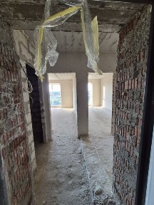 Велика двохкімнатна квартира з верандою у готовому будинку (86,6 м²)