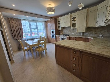 Дворівнева квартира 157 м² з дорогим ремонтом, Тролейбусна, Гараж, продаж квартири