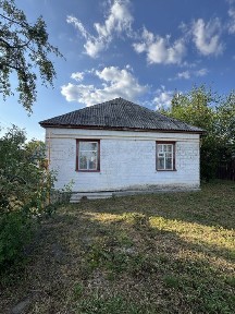 Продаж будинку біля лісу