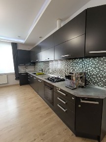 Продаж квартири 165 кВ. м з ефектом приватного будинку+2 паркомісця