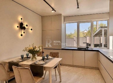 Продаж Дуплекс 180 кв. м., 5 соток, з сучасним ремонтом, 3 спальні, вул. Центральна, Газ, Підвал, Осокорки, Київ