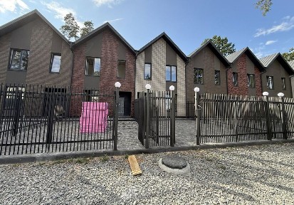 Продам таунхаус в місті Буча на вул. Мрії, 100 м², Ділянка 1.7 соток, Закрита територія - 103 000 $ Газ.