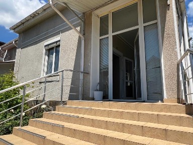 Пропонуємо до продажу добротний будинок в Совіньйоні.