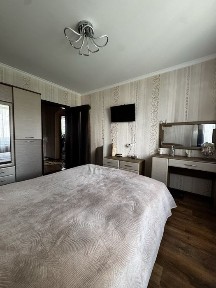 Продаж просторої квартири 78м. кв