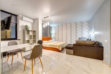 Подобово 1к нова квартира м. Виставковий центр (Є світло та вода! )