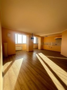 Продається 2-кімнатна квартира з шикарним виглядом на Старе місто