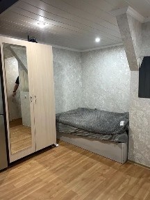 Простора двоповерхова квартира після ремонту