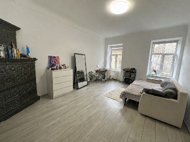 Продаж 2 кімнатної квартири в центрі Львова з ремонтом по вул. Різьбярська.