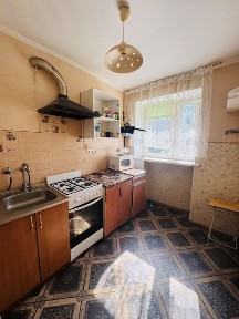Продам центр 1-но кімнату квартиру у м. Новий Розділ.
