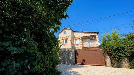 Продаж будинку 290 м²