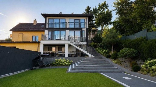 Продаж ексклюзивного будинку з ремонтом у Львові | Франківський р-н
