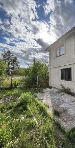 Продам 2 поверховий цегляний дачний будинок
