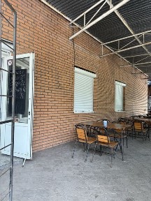 Продам магазин з великим літнім майданчиком
