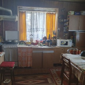 сдаю дом г. Чугуев 4 комнаты хоз. постройки