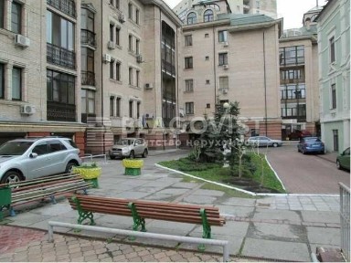 Продаж квартири Клубний будинок 3-кім 159м2 Метро Золоті Ворота, пр-кт Варязький, 14 ПАРКІНГ