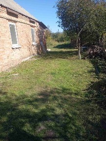 Частина будинку в селі Залізничне.