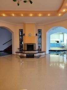 Продається просторий двоповерховий будинок 240+ м² з гостьовим будиночком та ділянкою 14 соток в Ужгороді